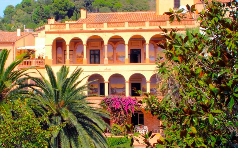 What to see in Begur - Indian houses